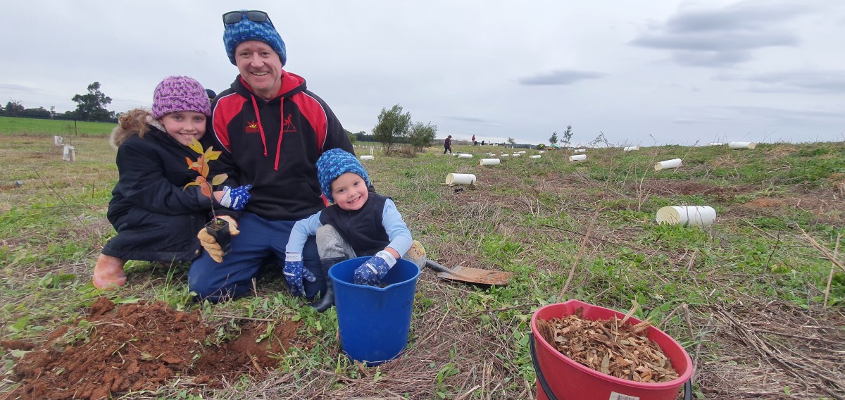 Looking At Landcare (11/5/2023) National Tree Day in Forbes and